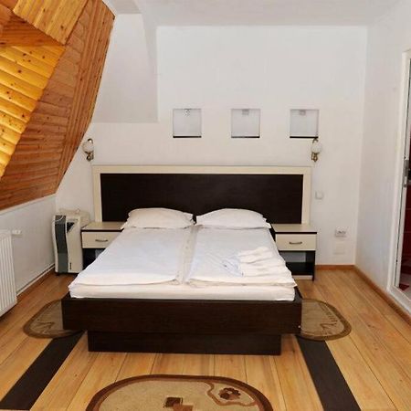Vila Bradet Busteni Bagian luar foto